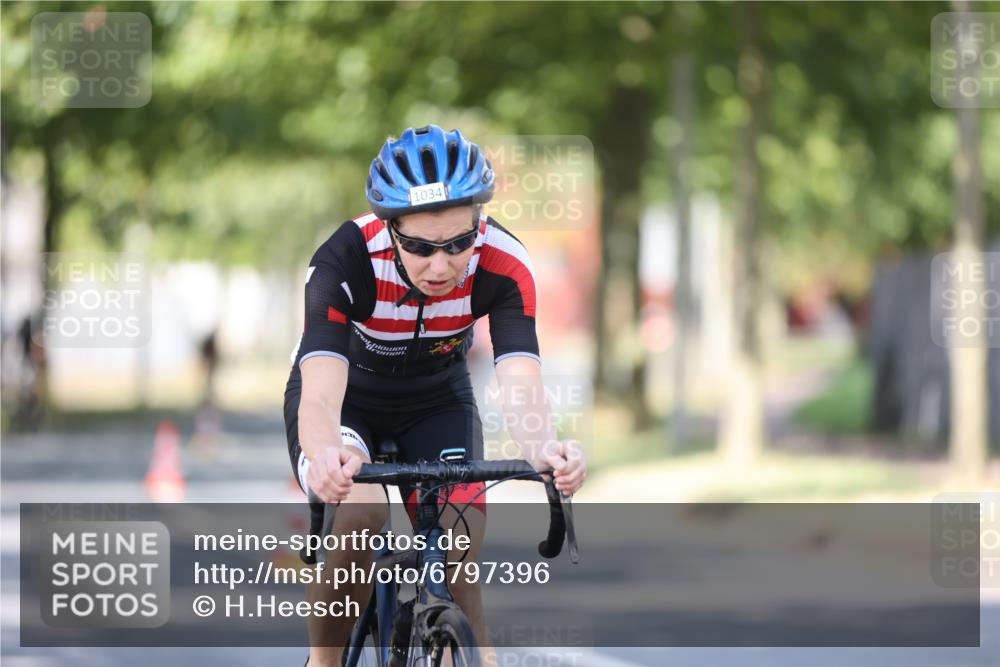 11.08.2024 - GEWOBA Citytriathlon Bremen H.Heesch http://msf.ph/oto/6797396 11.08.2024 11:51:48 Laufen  meine-sportfotos.de