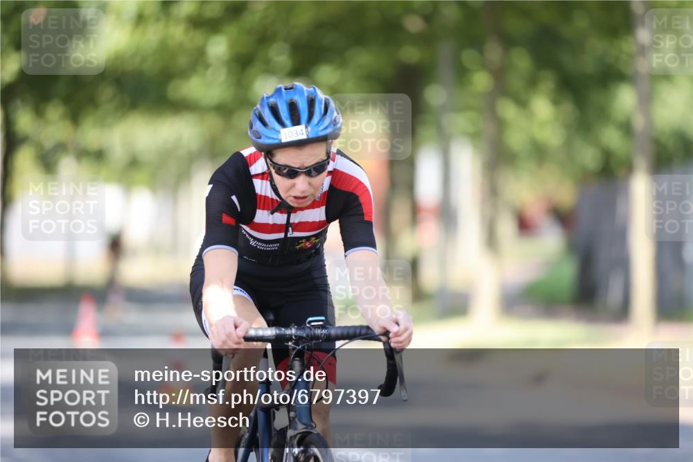 11.08.2024 - GEWOBA Citytriathlon Bremen H.Heesch http://msf.ph/oto/6797397 11.08.2024 11:51:48 Laufen  meine-sportfotos.de