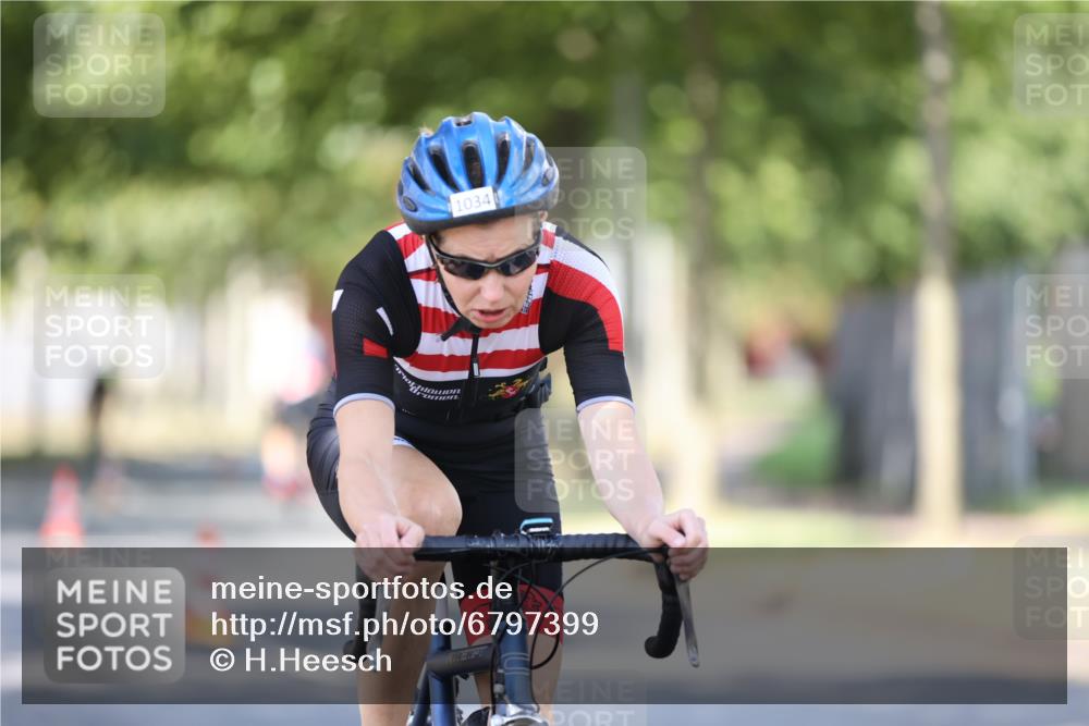 11.08.2024 - GEWOBA Citytriathlon Bremen H.Heesch http://msf.ph/oto/6797399 11.08.2024 11:51:48 Laufen  meine-sportfotos.de