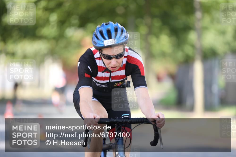 11.08.2024 - GEWOBA Citytriathlon Bremen H.Heesch http://msf.ph/oto/6797400 11.08.2024 11:51:48 Laufen  meine-sportfotos.de
