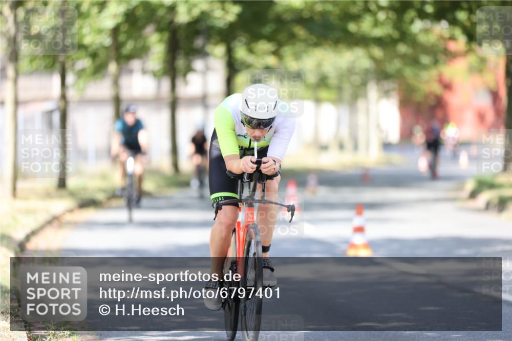 11.08.2024 - GEWOBA Citytriathlon Bremen H.Heesch http://msf.ph/oto/6797401 11.08.2024 11:51:51 Laufen  meine-sportfotos.de
