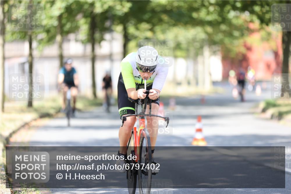 11.08.2024 - GEWOBA Citytriathlon Bremen H.Heesch http://msf.ph/oto/6797402 11.08.2024 11:51:51 Laufen  meine-sportfotos.de
