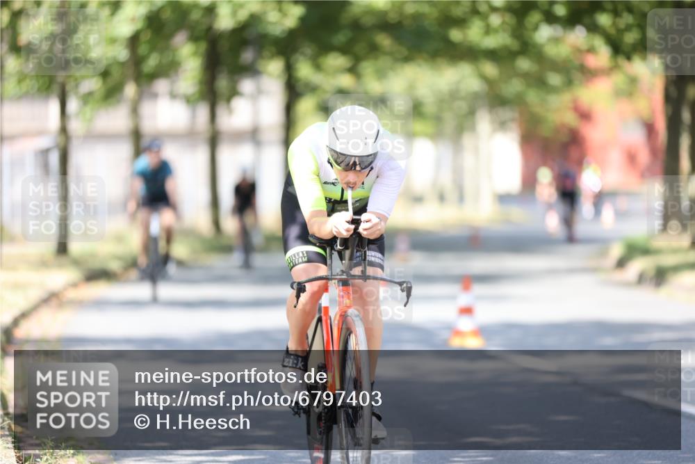 11.08.2024 - GEWOBA Citytriathlon Bremen H.Heesch http://msf.ph/oto/6797403 11.08.2024 11:51:51 Laufen  meine-sportfotos.de