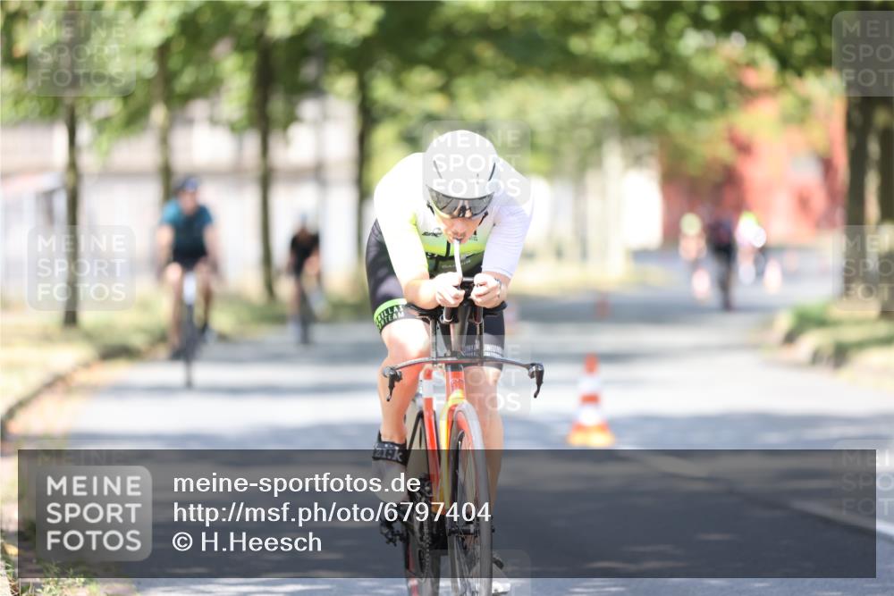 11.08.2024 - GEWOBA Citytriathlon Bremen H.Heesch http://msf.ph/oto/6797404 11.08.2024 11:51:51 Laufen  meine-sportfotos.de