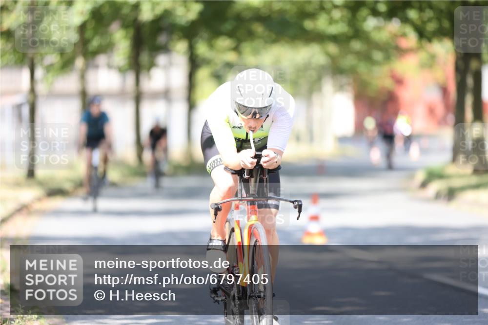 11.08.2024 - GEWOBA Citytriathlon Bremen H.Heesch http://msf.ph/oto/6797405 11.08.2024 11:51:51 Laufen  meine-sportfotos.de