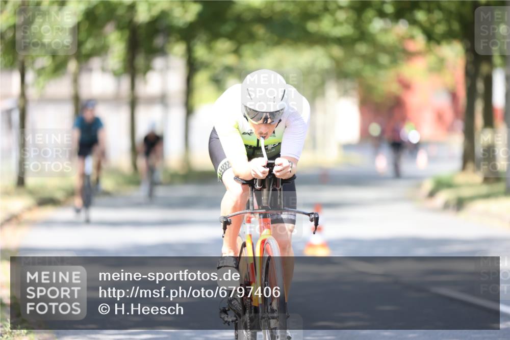 11.08.2024 - GEWOBA Citytriathlon Bremen H.Heesch http://msf.ph/oto/6797406 11.08.2024 11:51:51 Laufen  meine-sportfotos.de