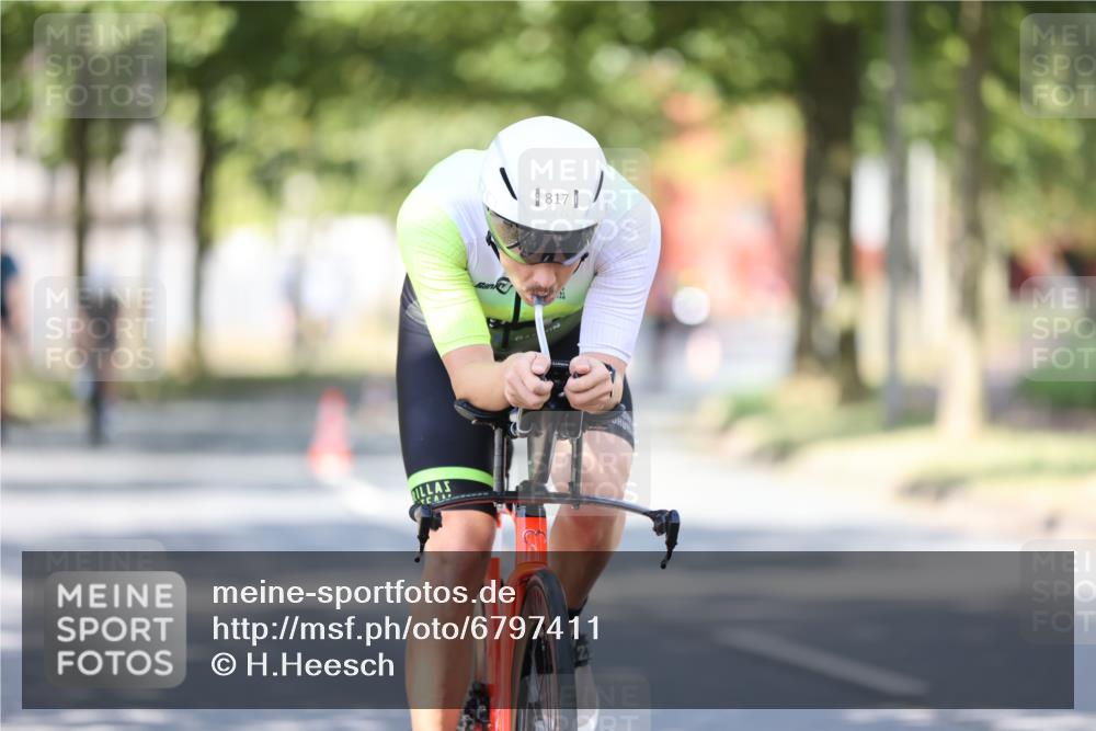 11.08.2024 - GEWOBA Citytriathlon Bremen H.Heesch http://msf.ph/oto/6797411 11.08.2024 11:51:52 Laufen  meine-sportfotos.de