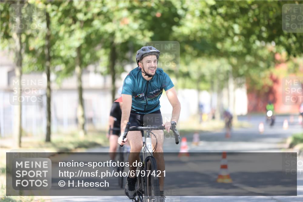 11.08.2024 - GEWOBA Citytriathlon Bremen H.Heesch http://msf.ph/oto/6797421 11.08.2024 11:51:54 Laufen  meine-sportfotos.de