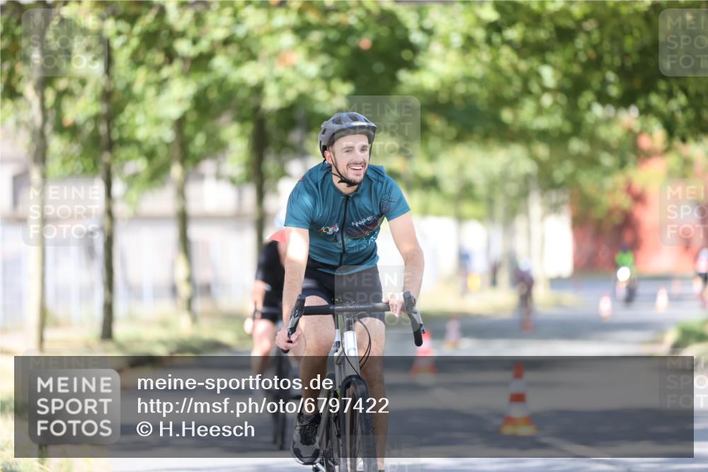 11.08.2024 - GEWOBA Citytriathlon Bremen H.Heesch http://msf.ph/oto/6797422 11.08.2024 11:51:54 Laufen  meine-sportfotos.de