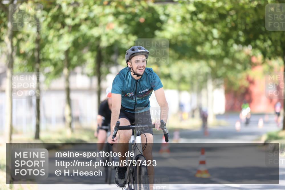 11.08.2024 - GEWOBA Citytriathlon Bremen H.Heesch http://msf.ph/oto/6797423 11.08.2024 11:51:54 Laufen  meine-sportfotos.de