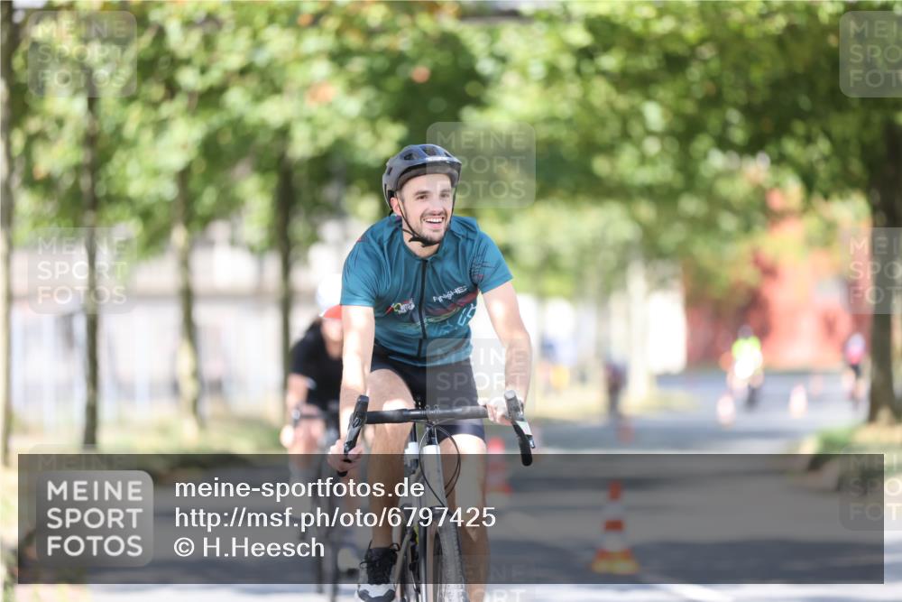11.08.2024 - GEWOBA Citytriathlon Bremen H.Heesch http://msf.ph/oto/6797425 11.08.2024 11:51:55 Laufen  meine-sportfotos.de