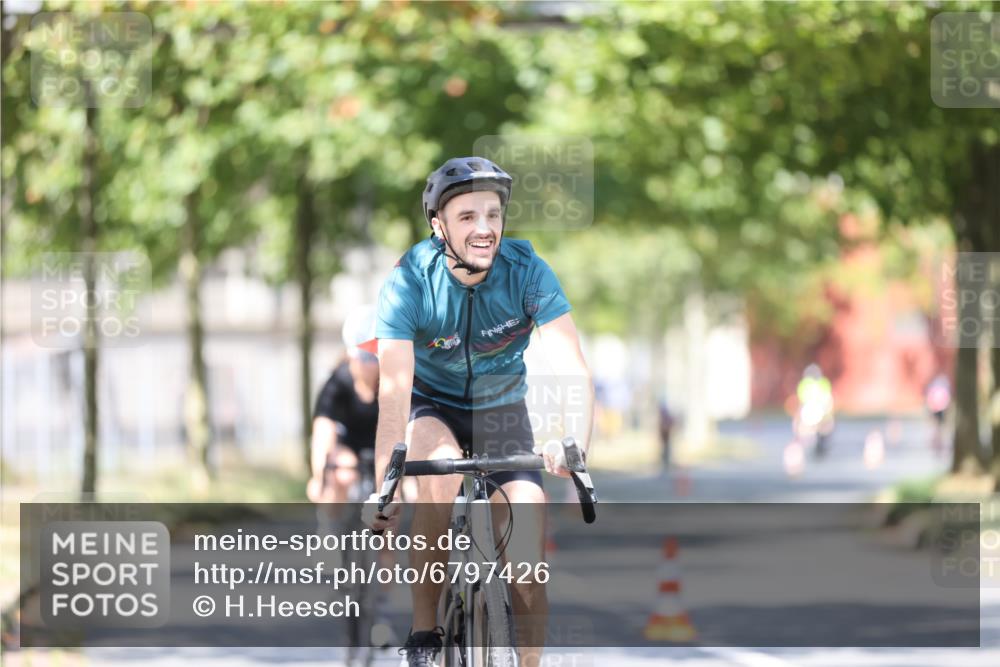 11.08.2024 - GEWOBA Citytriathlon Bremen H.Heesch http://msf.ph/oto/6797426 11.08.2024 11:51:55 Laufen  meine-sportfotos.de