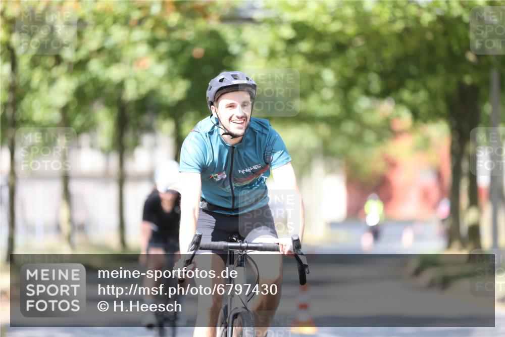 11.08.2024 - GEWOBA Citytriathlon Bremen H.Heesch http://msf.ph/oto/6797430 11.08.2024 11:51:55 Laufen  meine-sportfotos.de