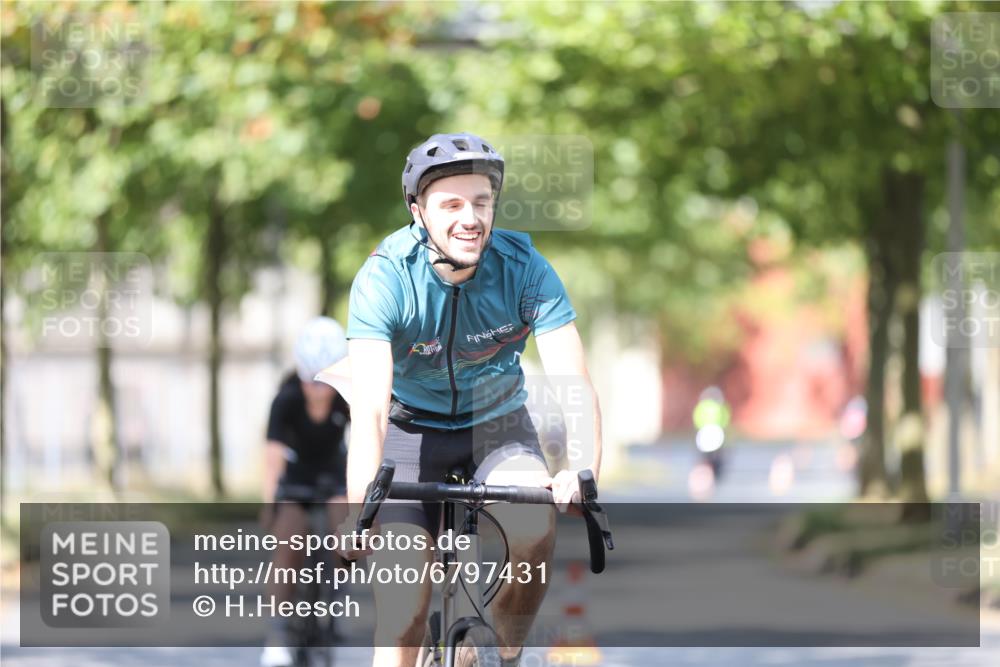 11.08.2024 - GEWOBA Citytriathlon Bremen H.Heesch http://msf.ph/oto/6797431 11.08.2024 11:51:55 Laufen  meine-sportfotos.de