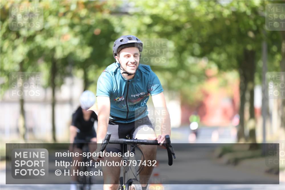 11.08.2024 - GEWOBA Citytriathlon Bremen H.Heesch http://msf.ph/oto/6797432 11.08.2024 11:51:55 Laufen  meine-sportfotos.de