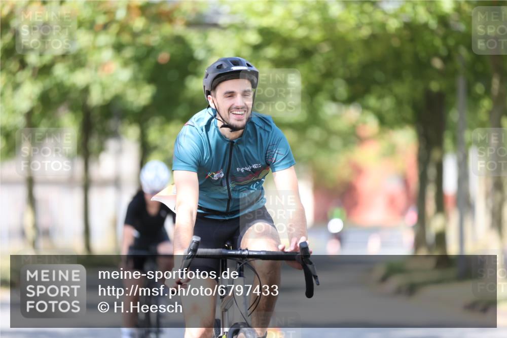 11.08.2024 - GEWOBA Citytriathlon Bremen H.Heesch http://msf.ph/oto/6797433 11.08.2024 11:51:55 Laufen  meine-sportfotos.de