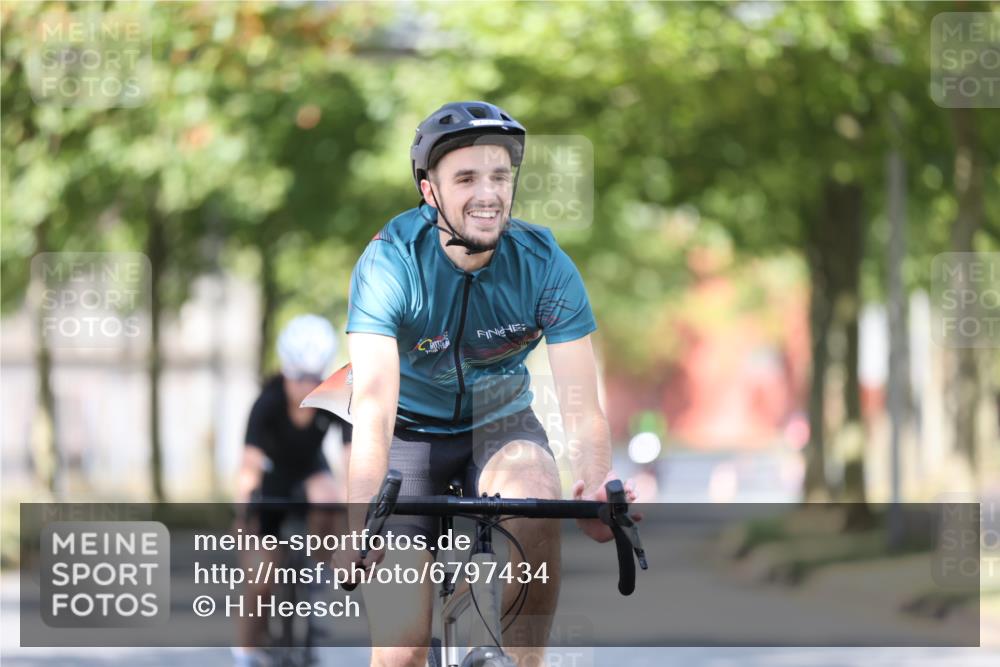 11.08.2024 - GEWOBA Citytriathlon Bremen H.Heesch http://msf.ph/oto/6797434 11.08.2024 11:51:55 Laufen  meine-sportfotos.de