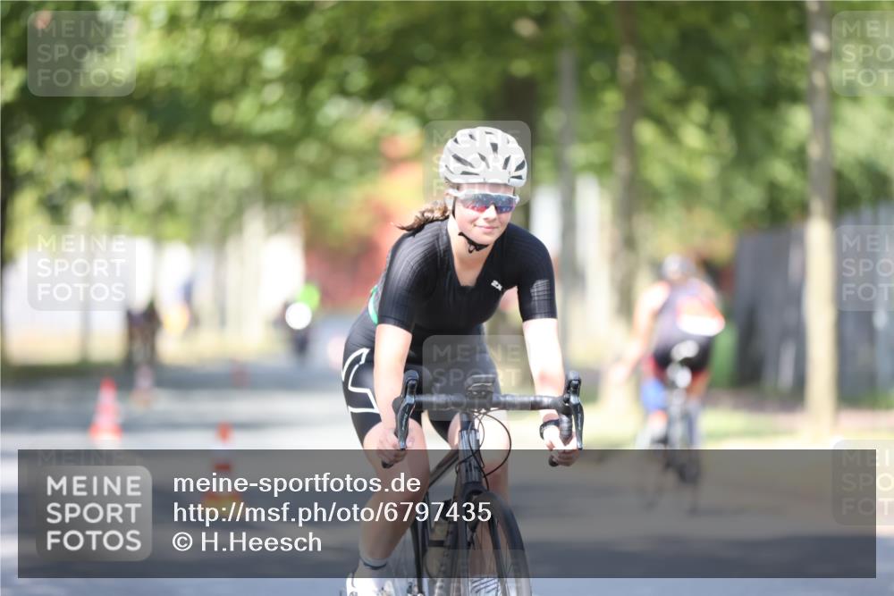 11.08.2024 - GEWOBA Citytriathlon Bremen H.Heesch http://msf.ph/oto/6797435 11.08.2024 11:51:56 Laufen  meine-sportfotos.de
