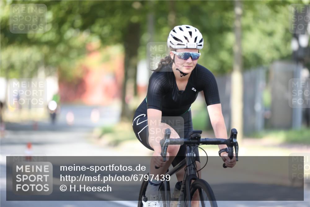 11.08.2024 - GEWOBA Citytriathlon Bremen H.Heesch http://msf.ph/oto/6797439 11.08.2024 11:51:56 Laufen  meine-sportfotos.de