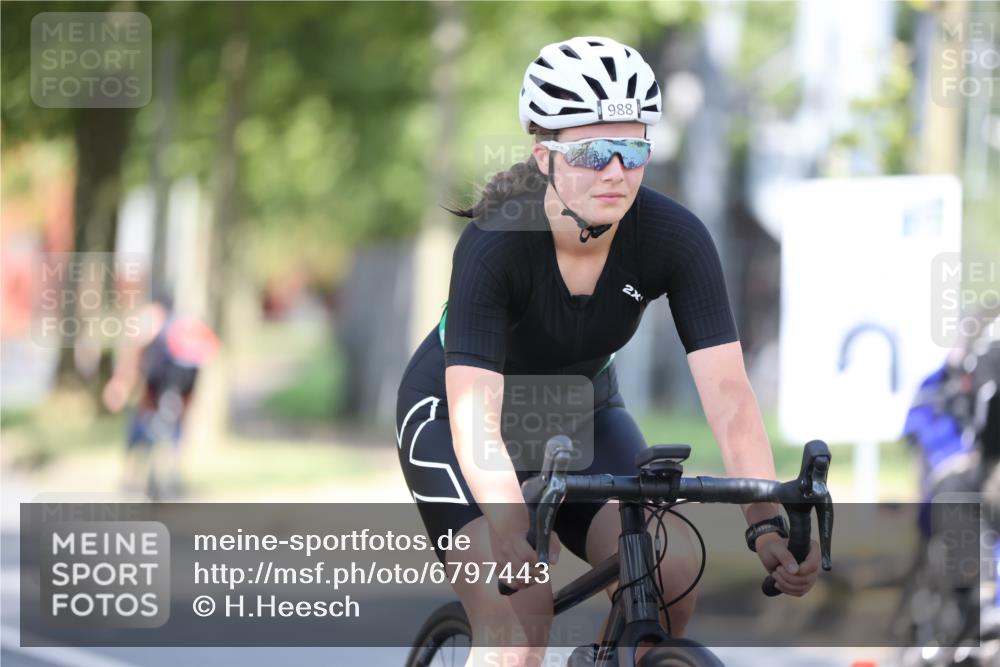 11.08.2024 - GEWOBA Citytriathlon Bremen H.Heesch http://msf.ph/oto/6797443 11.08.2024 11:51:56 Laufen  meine-sportfotos.de