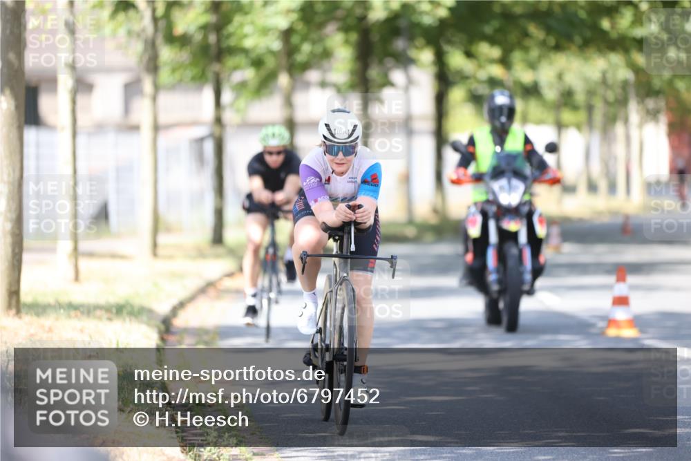 11.08.2024 - GEWOBA Citytriathlon Bremen H.Heesch http://msf.ph/oto/6797452 11.08.2024 11:52:03 Laufen  meine-sportfotos.de