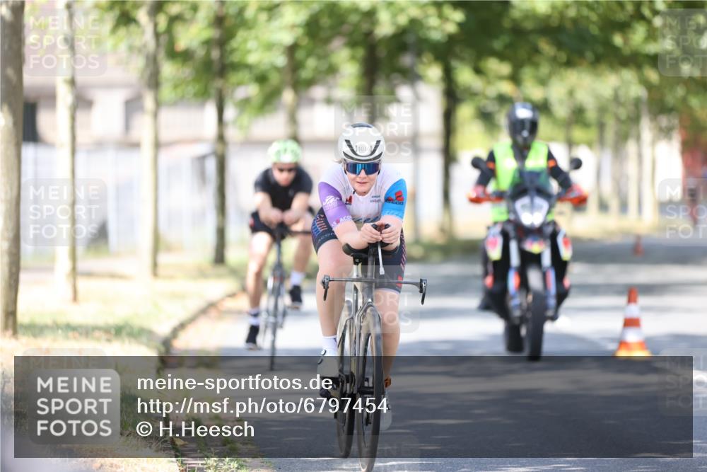 11.08.2024 - GEWOBA Citytriathlon Bremen H.Heesch http://msf.ph/oto/6797454 11.08.2024 11:52:03 Laufen  meine-sportfotos.de
