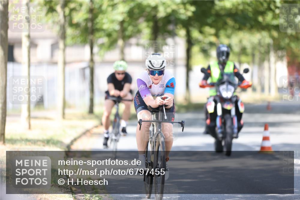 11.08.2024 - GEWOBA Citytriathlon Bremen H.Heesch http://msf.ph/oto/6797455 11.08.2024 11:52:03 Laufen  meine-sportfotos.de