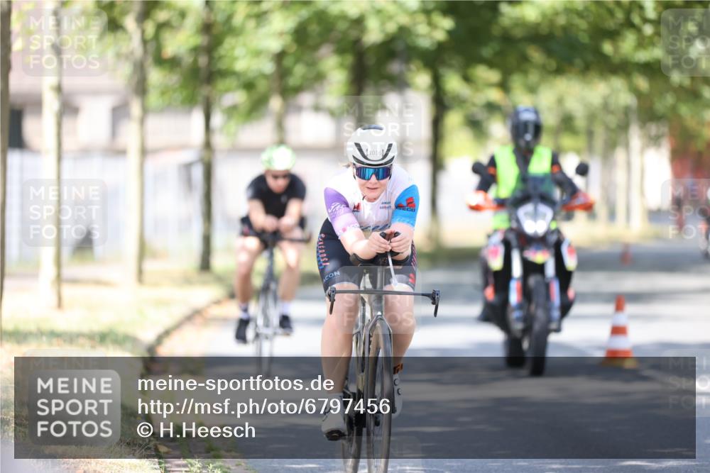 11.08.2024 - GEWOBA Citytriathlon Bremen H.Heesch http://msf.ph/oto/6797456 11.08.2024 11:52:03 Laufen  meine-sportfotos.de