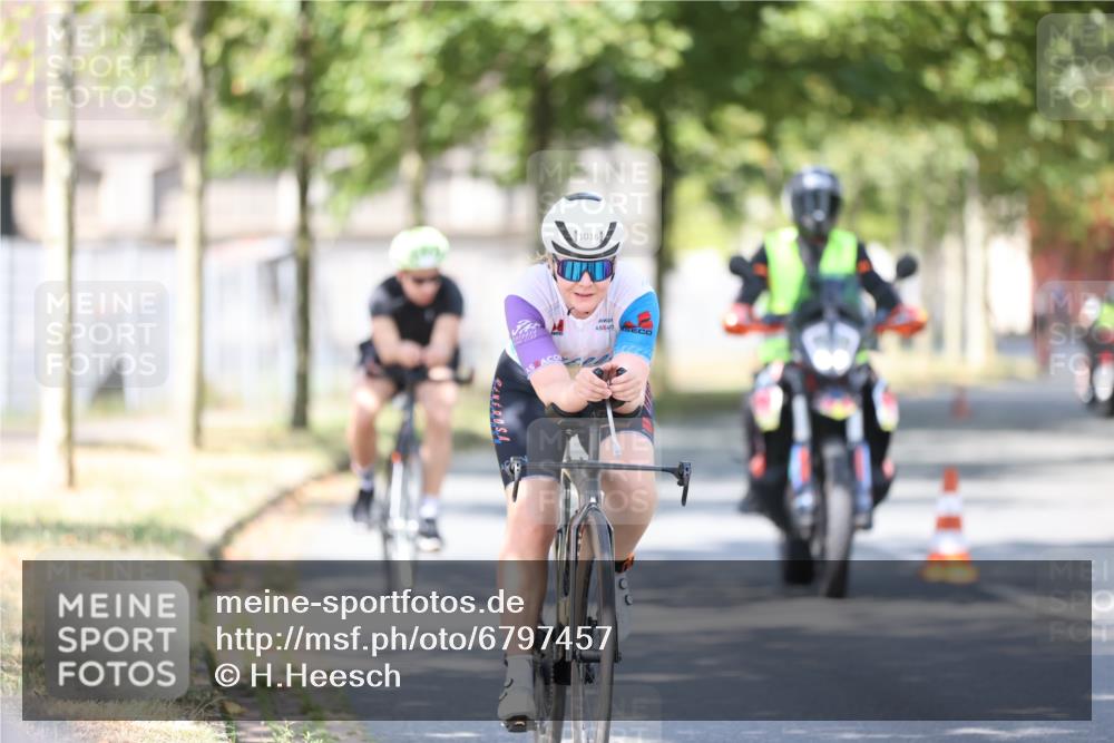 11.08.2024 - GEWOBA Citytriathlon Bremen H.Heesch http://msf.ph/oto/6797457 11.08.2024 11:52:03 Laufen  meine-sportfotos.de