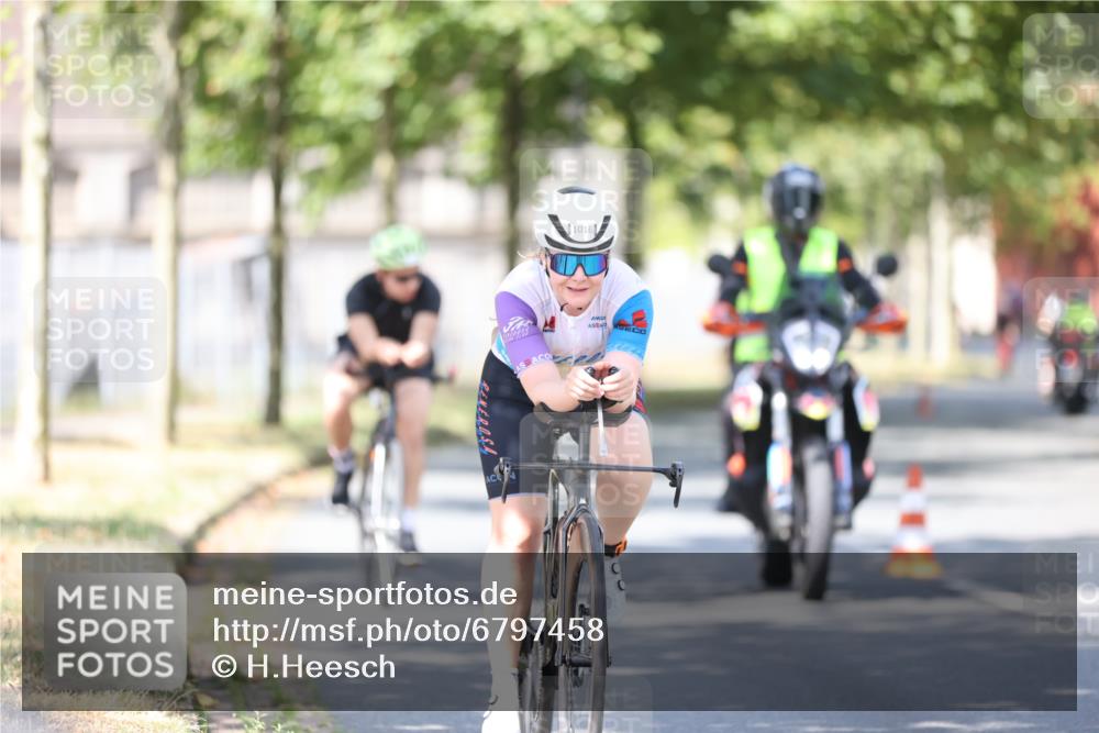 11.08.2024 - GEWOBA Citytriathlon Bremen H.Heesch http://msf.ph/oto/6797458 11.08.2024 11:52:03 Laufen  meine-sportfotos.de