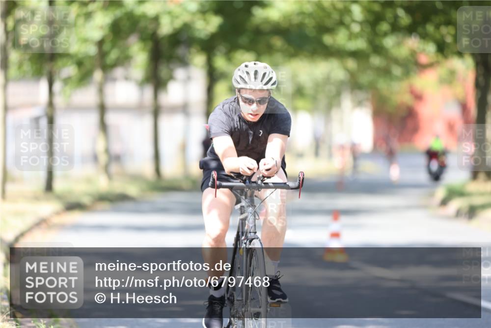 11.08.2024 - GEWOBA Citytriathlon Bremen H.Heesch http://msf.ph/oto/6797468 11.08.2024 11:52:05 Laufen  meine-sportfotos.de