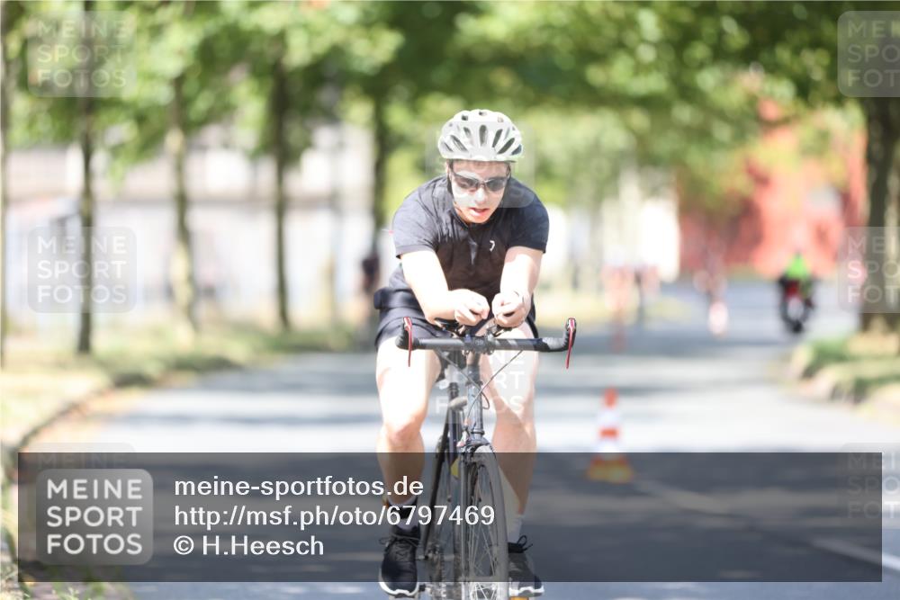 11.08.2024 - GEWOBA Citytriathlon Bremen H.Heesch http://msf.ph/oto/6797469 11.08.2024 11:52:05 Laufen  meine-sportfotos.de