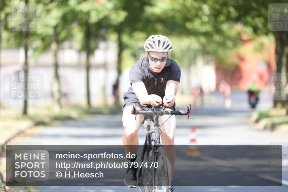 11.08.2024 - GEWOBA Citytriathlon Bremen H.Heesch http://msf.ph/oto/6797470 11.08.2024 11:52:05 Laufen  meine-sportfotos.de
