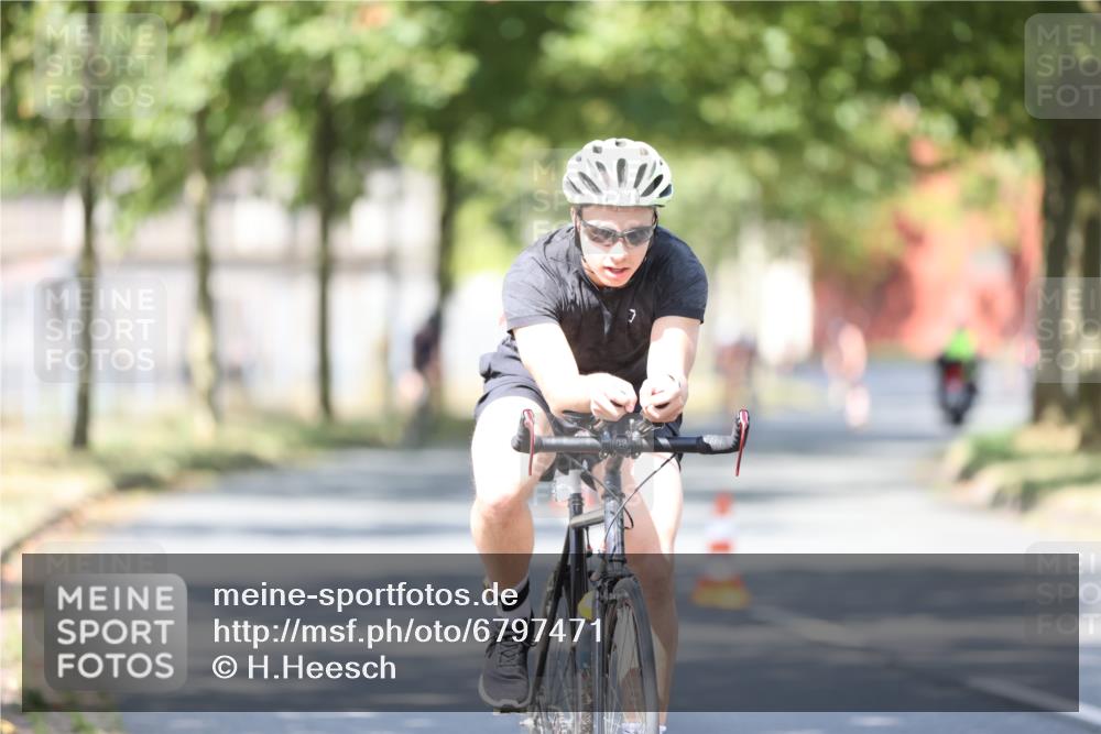 11.08.2024 - GEWOBA Citytriathlon Bremen H.Heesch http://msf.ph/oto/6797471 11.08.2024 11:52:05 Laufen  meine-sportfotos.de