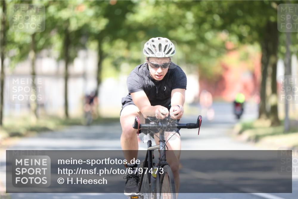 11.08.2024 - GEWOBA Citytriathlon Bremen H.Heesch http://msf.ph/oto/6797473 11.08.2024 11:52:05 Laufen  meine-sportfotos.de