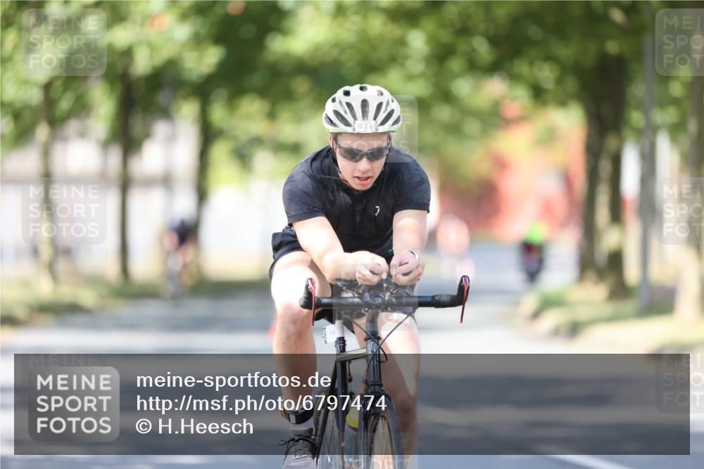 11.08.2024 - GEWOBA Citytriathlon Bremen H.Heesch http://msf.ph/oto/6797474 11.08.2024 11:52:05 Laufen  meine-sportfotos.de
