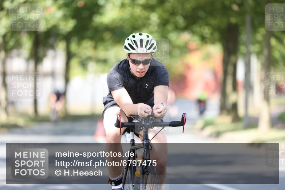 11.08.2024 - GEWOBA Citytriathlon Bremen H.Heesch http://msf.ph/oto/6797475 11.08.2024 11:52:05 Laufen  meine-sportfotos.de