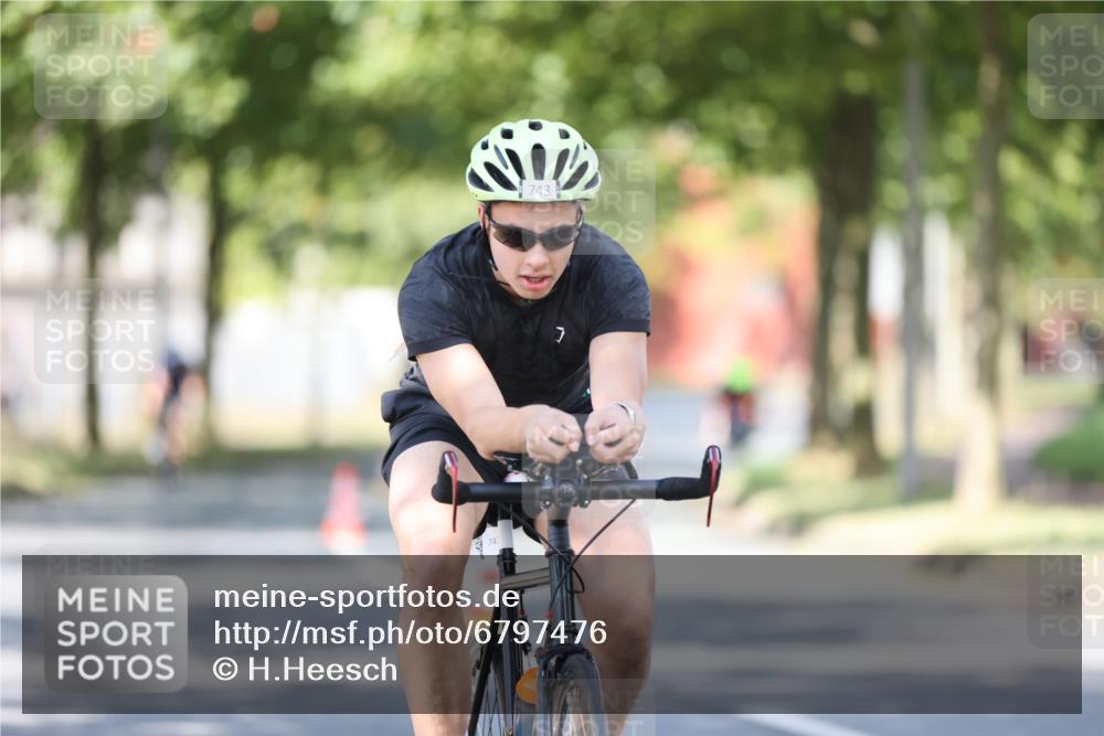 11.08.2024 - GEWOBA Citytriathlon Bremen H.Heesch http://msf.ph/oto/6797476 11.08.2024 11:52:05 Laufen  meine-sportfotos.de