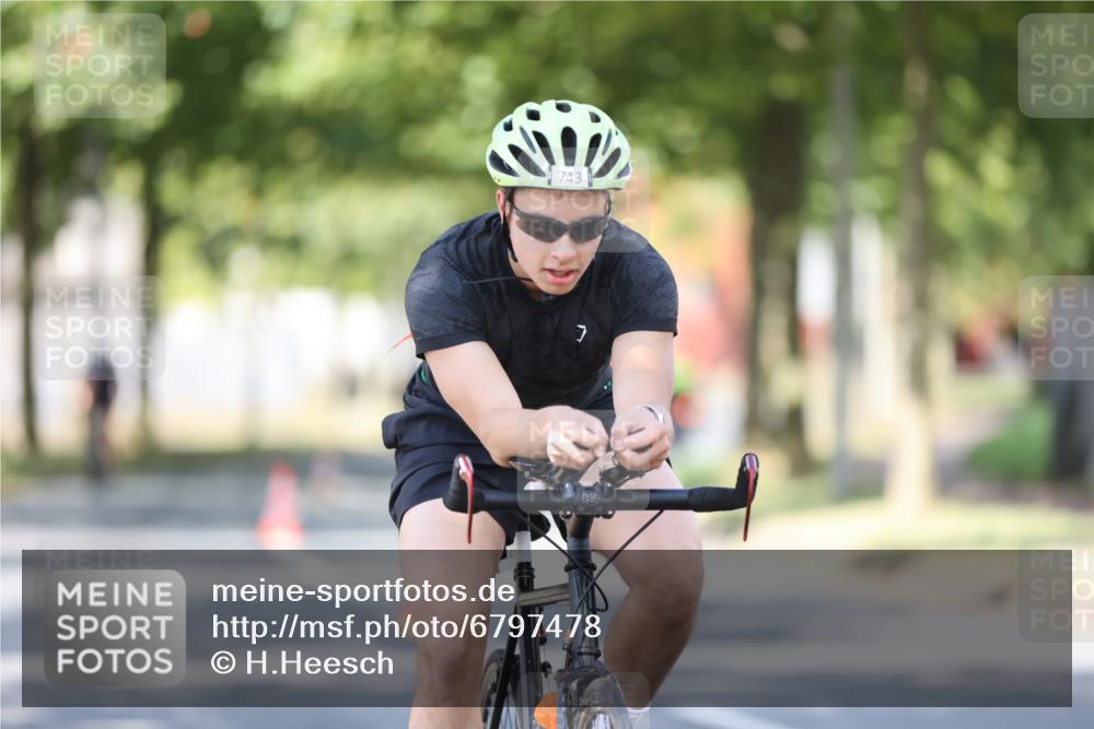 11.08.2024 - GEWOBA Citytriathlon Bremen H.Heesch http://msf.ph/oto/6797478 11.08.2024 11:52:05 Laufen  meine-sportfotos.de