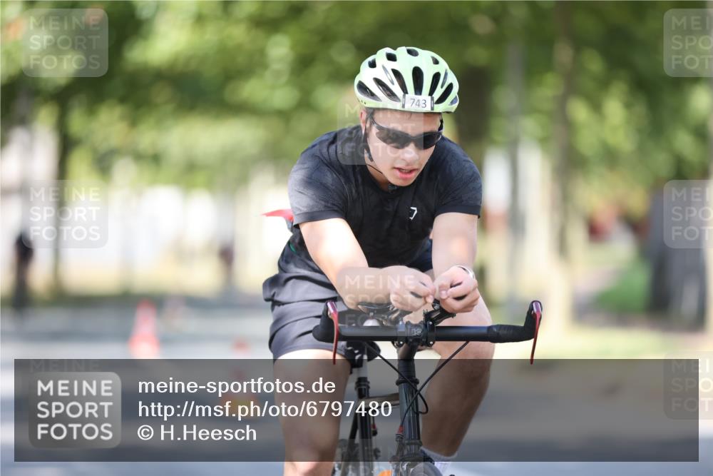 11.08.2024 - GEWOBA Citytriathlon Bremen H.Heesch http://msf.ph/oto/6797480 11.08.2024 11:52:05 Laufen  meine-sportfotos.de