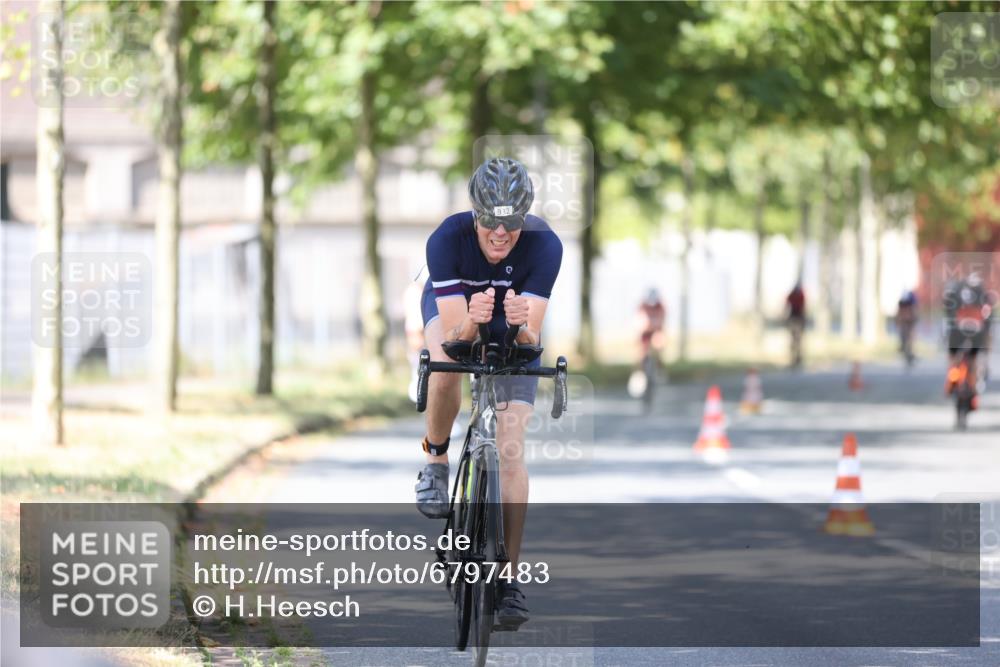 11.08.2024 - GEWOBA Citytriathlon Bremen H.Heesch http://msf.ph/oto/6797483 11.08.2024 11:52:10 Laufen  meine-sportfotos.de