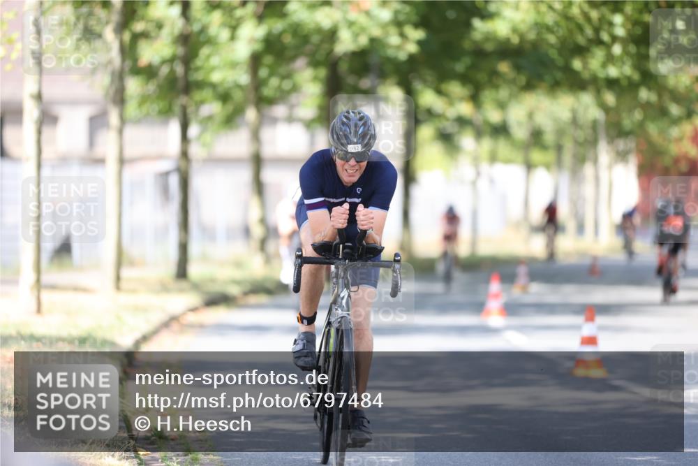 11.08.2024 - GEWOBA Citytriathlon Bremen H.Heesch http://msf.ph/oto/6797484 11.08.2024 11:52:10 Laufen  meine-sportfotos.de