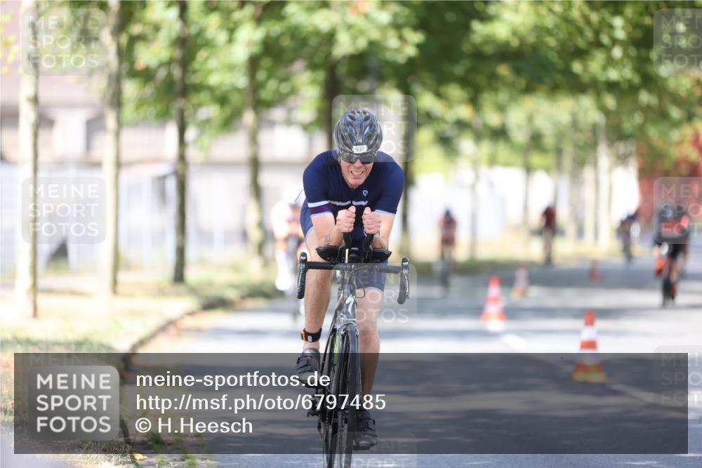 11.08.2024 - GEWOBA Citytriathlon Bremen H.Heesch http://msf.ph/oto/6797485 11.08.2024 11:52:10 Laufen  meine-sportfotos.de