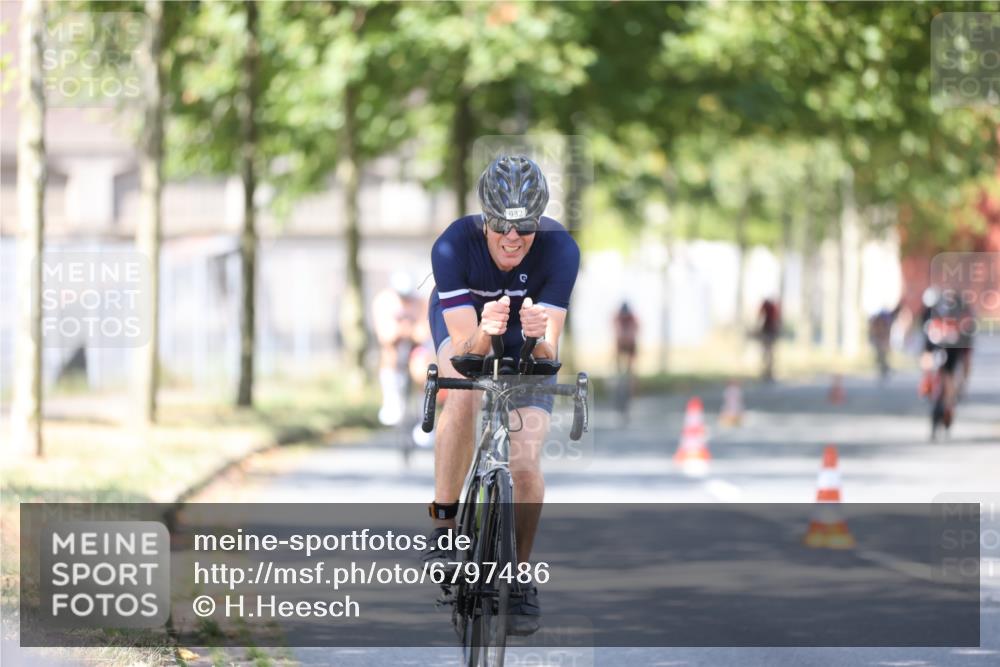 11.08.2024 - GEWOBA Citytriathlon Bremen H.Heesch http://msf.ph/oto/6797486 11.08.2024 11:52:10 Laufen  meine-sportfotos.de