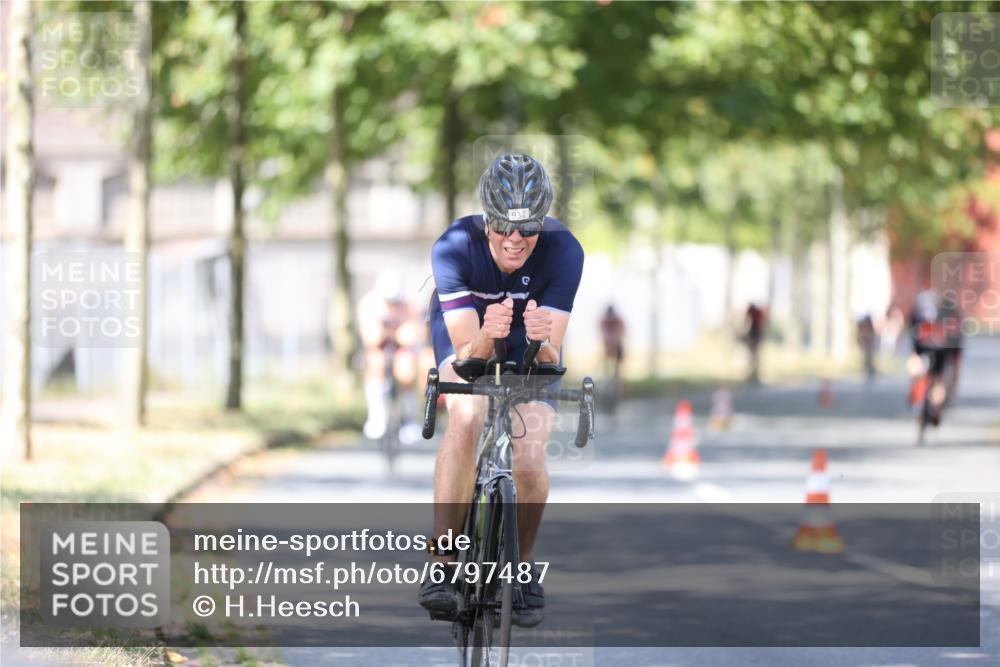 11.08.2024 - GEWOBA Citytriathlon Bremen H.Heesch http://msf.ph/oto/6797487 11.08.2024 11:52:10 Laufen  meine-sportfotos.de