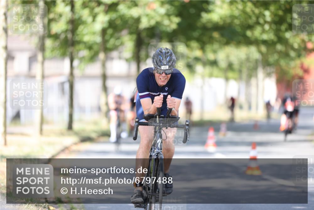 11.08.2024 - GEWOBA Citytriathlon Bremen H.Heesch http://msf.ph/oto/6797488 11.08.2024 11:52:10 Laufen  meine-sportfotos.de