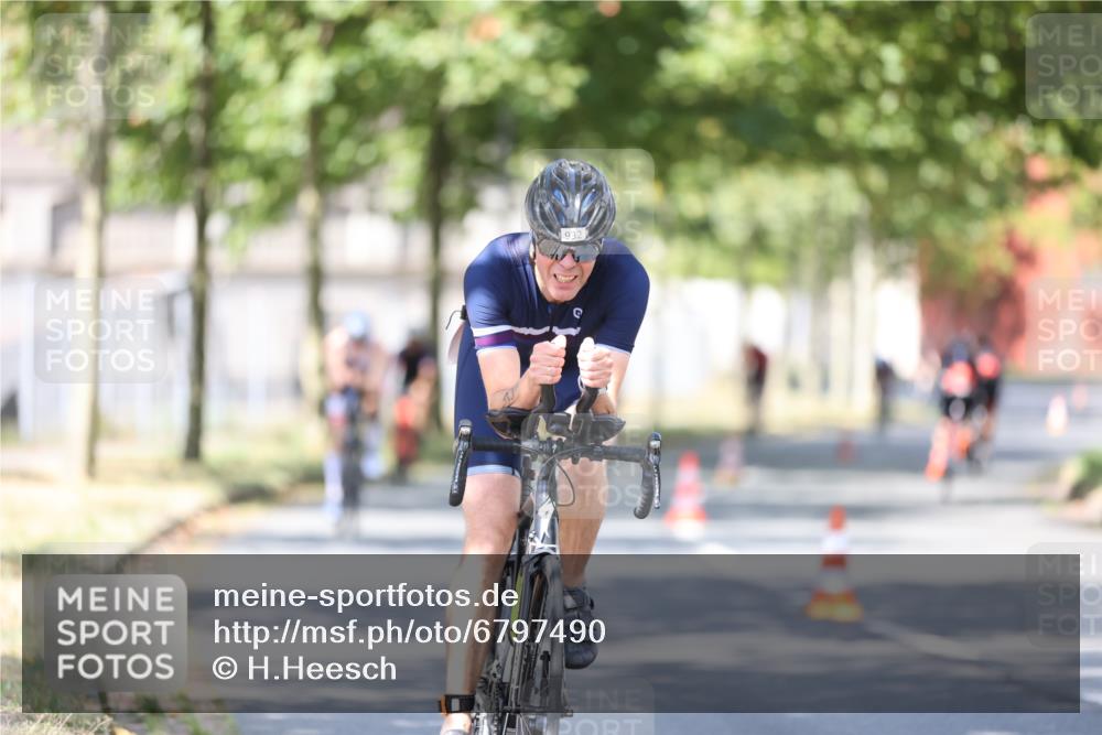 11.08.2024 - GEWOBA Citytriathlon Bremen H.Heesch http://msf.ph/oto/6797490 11.08.2024 11:52:10 Laufen  meine-sportfotos.de