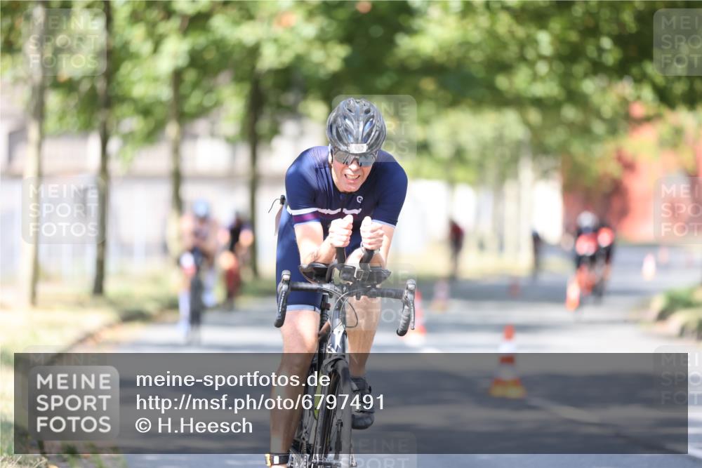 11.08.2024 - GEWOBA Citytriathlon Bremen H.Heesch http://msf.ph/oto/6797491 11.08.2024 11:52:10 Laufen  meine-sportfotos.de