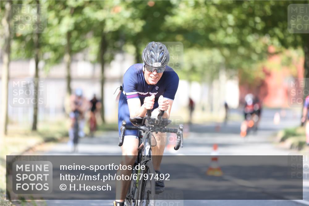 11.08.2024 - GEWOBA Citytriathlon Bremen H.Heesch http://msf.ph/oto/6797492 11.08.2024 11:52:10 Laufen  meine-sportfotos.de