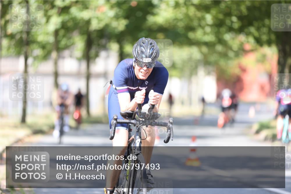 11.08.2024 - GEWOBA Citytriathlon Bremen H.Heesch http://msf.ph/oto/6797493 11.08.2024 11:52:10 Laufen  meine-sportfotos.de